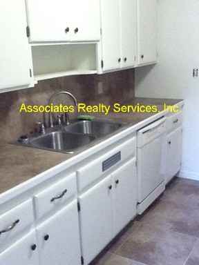 1015 SW 21st Ave - Photo 2 of 9