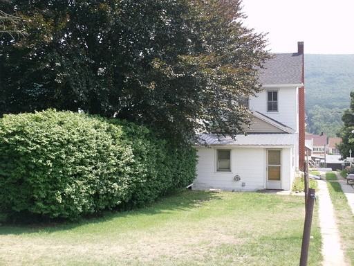 227 E Spruce St - Photo 3 of 9