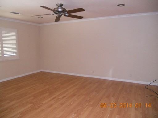 1028 6th St - Photo 2 of 6