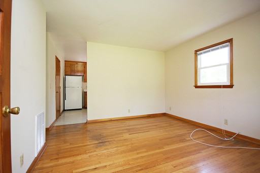 3137 Rolling Rd - Photo 2 of 13