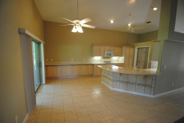 39811 Grove Heights - Photo 2 of 9