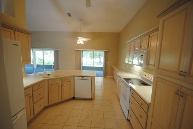 39811 Grove Heights - Photo 3 of 9