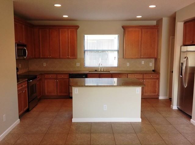 2792 Glenridge Cir - Photo 2 of 8