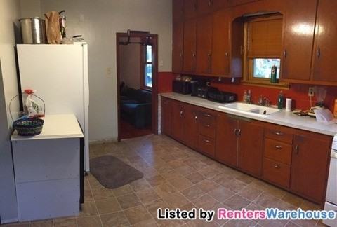 213 14th Ave S - Photo 3 of 9