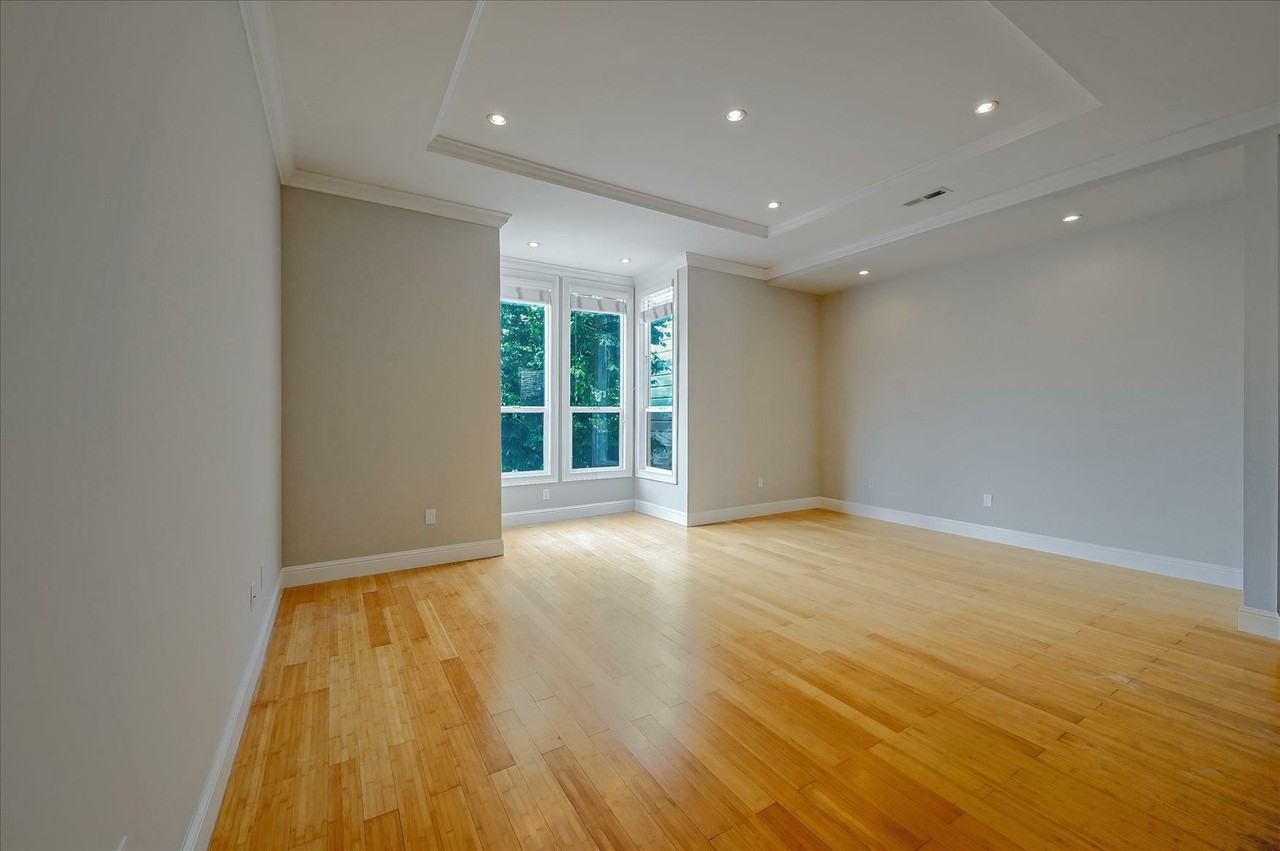 2677 Sutter St - Photo 2 of 18