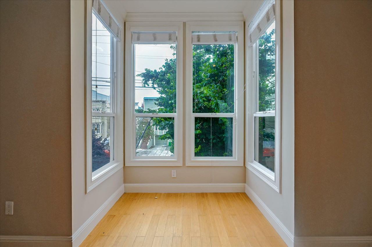 2677 Sutter St - Photo 3 of 18