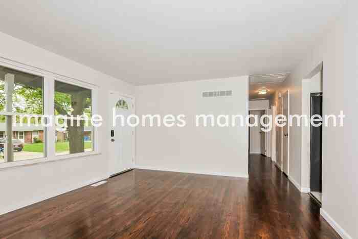 11936 Longmont Dr - Photo 3 of 15