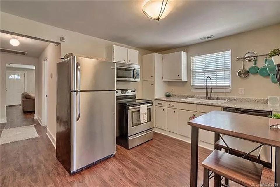 201 Oregon St - Photo 3 of 9