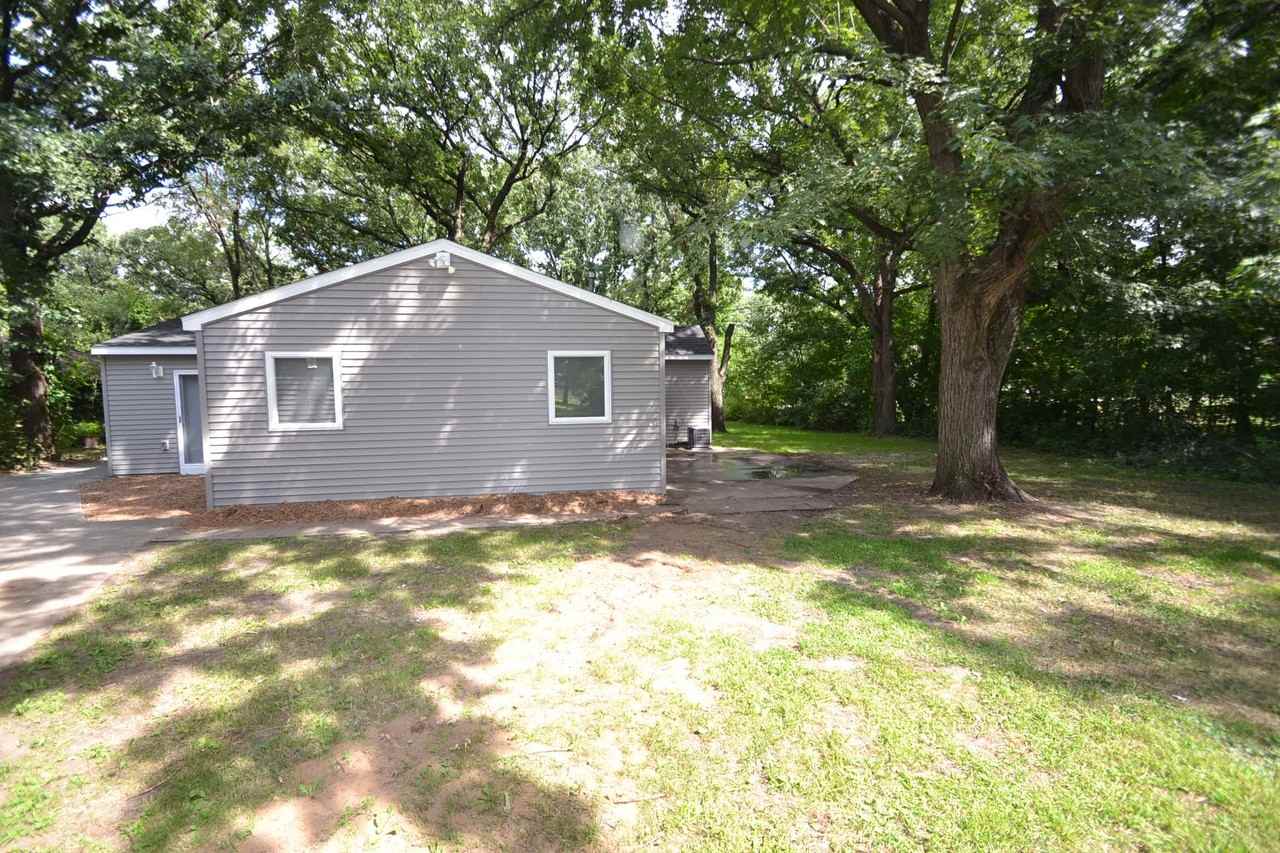 8412 Westwood Rd NE - Photo 2 of 8