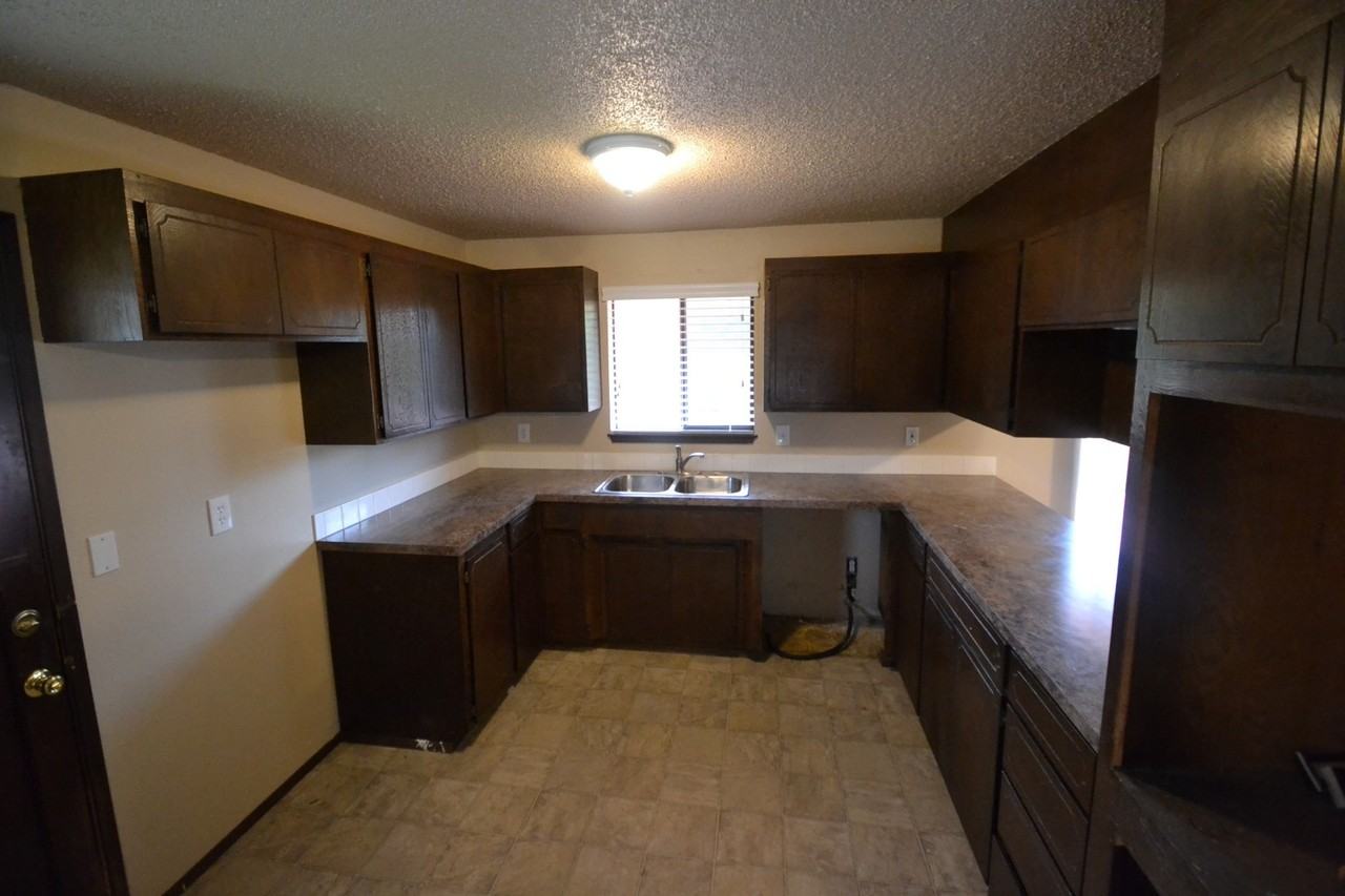 16822 40th Ave S - Photo 3 of 10