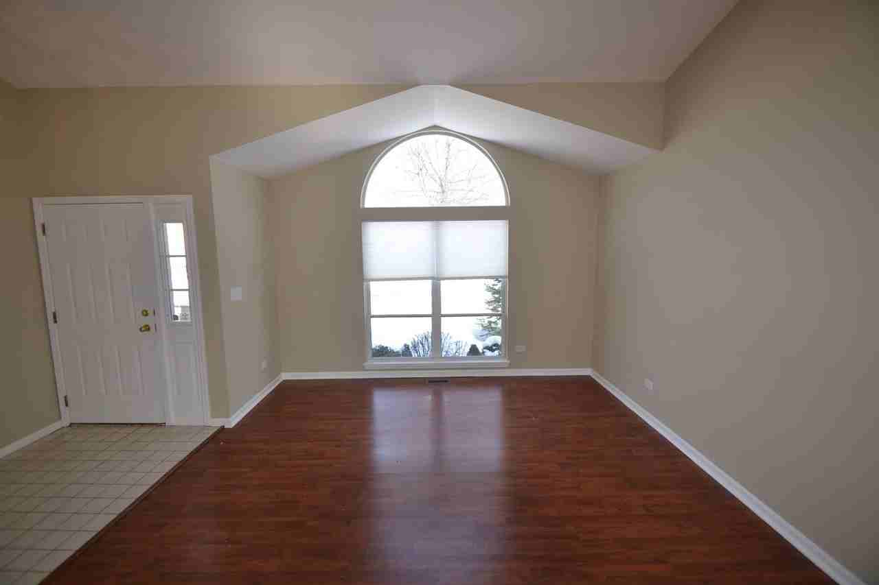 1021 Cambridge Dr - Photo 2 of 8