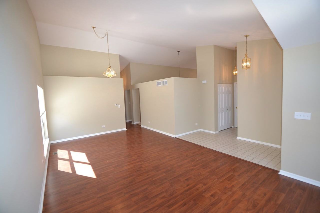 1021 Cambridge Dr - Photo 3 of 8