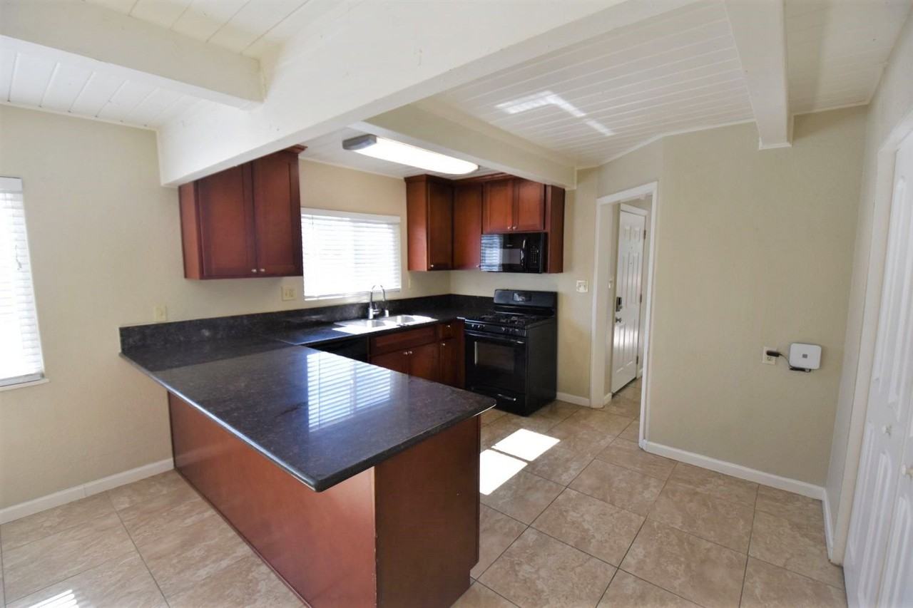 3813 Jenkins Way - Photo 3 of 14