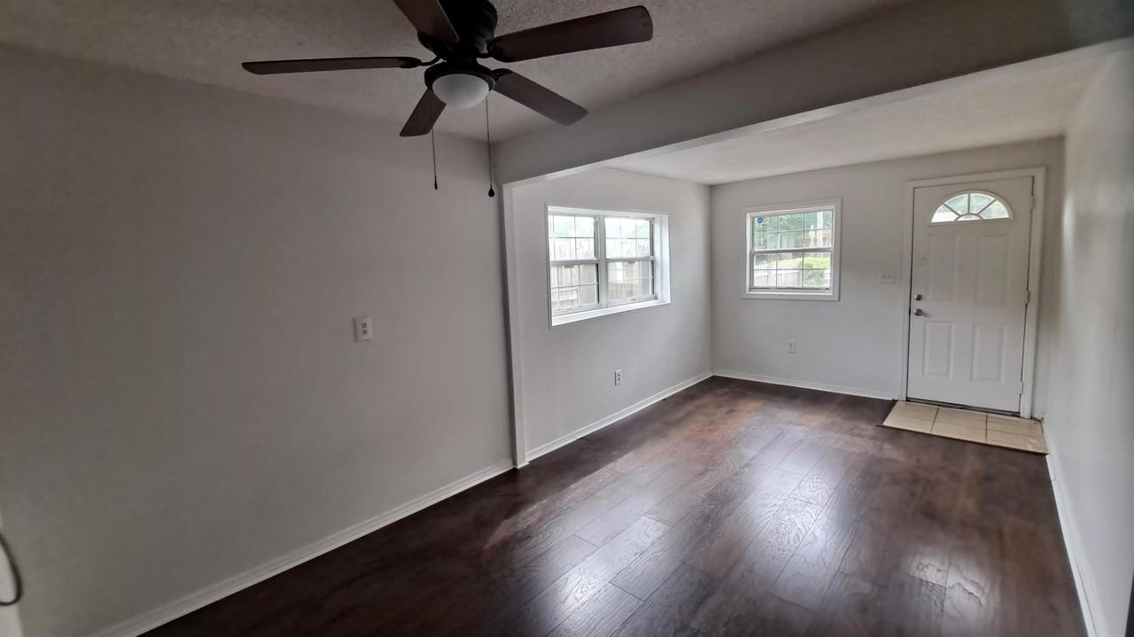 8505 Lyn Ave #1 - Photo 7 of 18