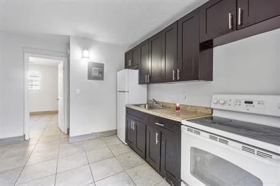 332 Sw 3rd St #1 - Photo 2 of 11