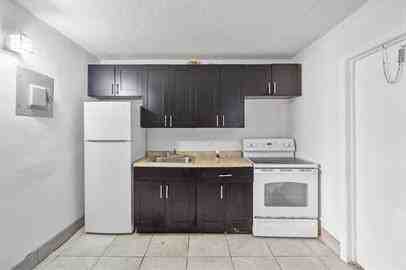 332 Sw 3rd St #1 - Photo 3 of 11