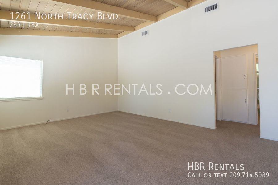 1261 N Tracy Blvd - Photo 3 of 21