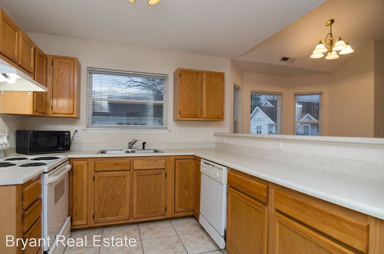 3310 Belmont Cir - Photo 2 of 21