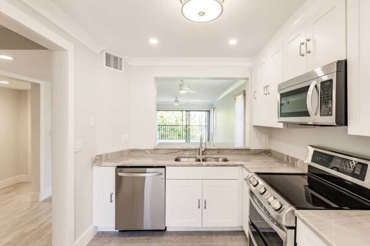 269 Deerwood Cir - Photo 3 of 27