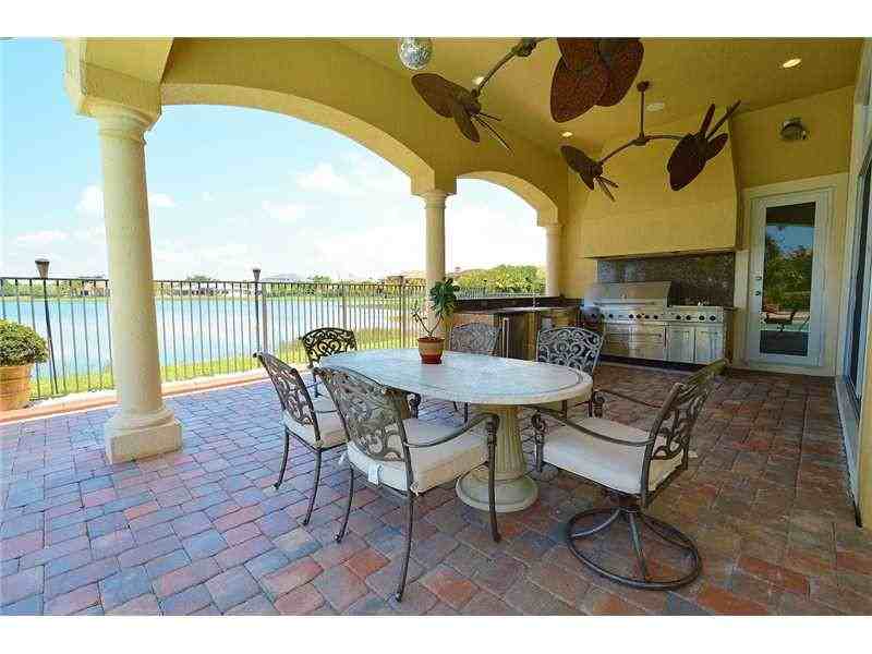 19313 Waters Edge St - Photo 3 of 9