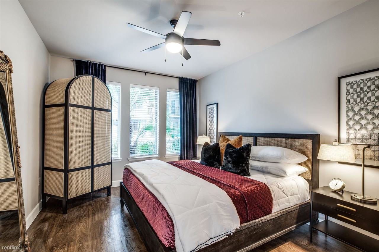 Boone Manor - Photo 2 of 9