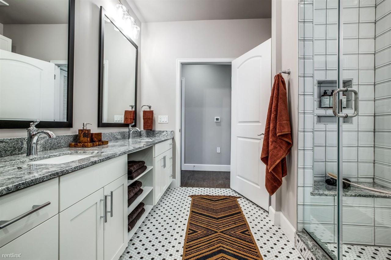 Boone Manor - Photo 3 of 9