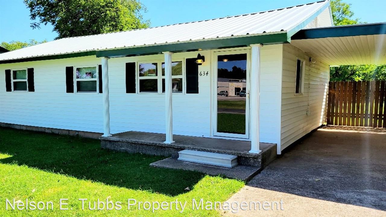 634 S Berry St - Photo 2 of 9