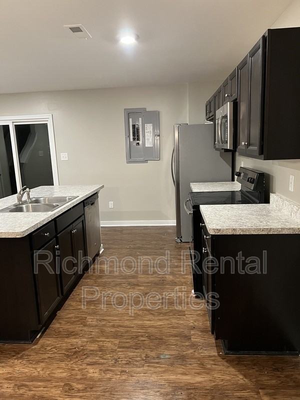 1503 Stonewall Manor Dr - Photo 3 of 14