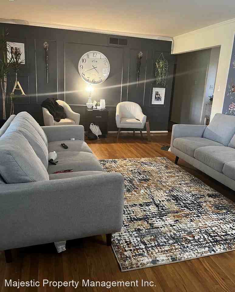 2030 W Benjamin Holt Dr - Photo 2 of 3