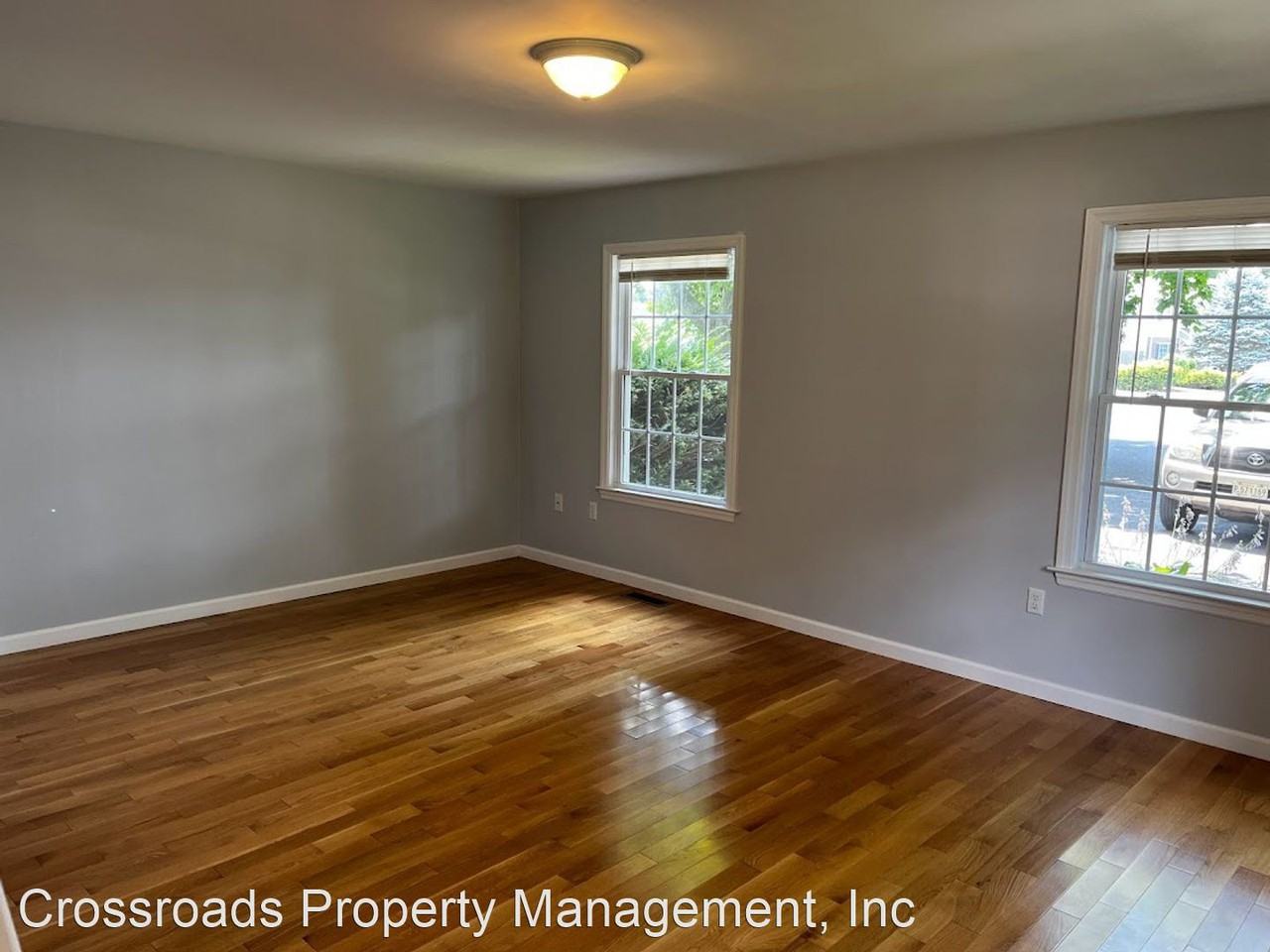 141 Maplewood Ln - Photo 3 of 19