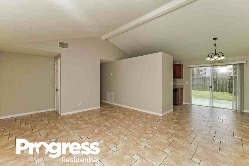 8911 Richfield Ct - Photo 3 of 15