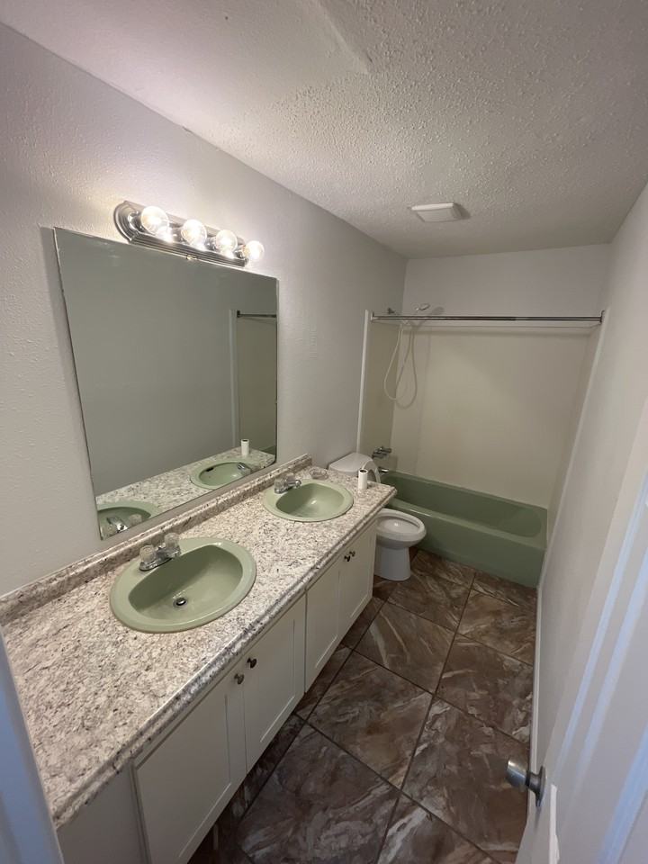 1010 Hondo Avenue - Photo 2 of 2