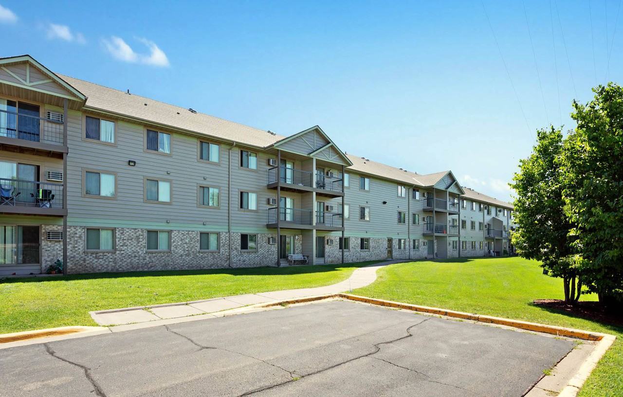 Tralee Terrace Apartments 9900 Redwood St Nw, Coon Rapids, MN 55433