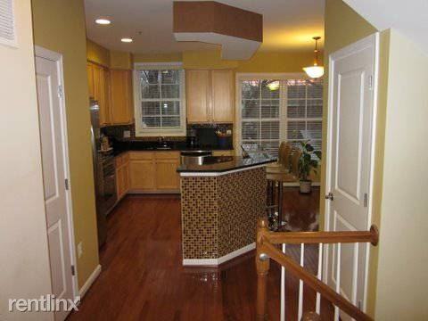 137 E Reed Ave - Photo 3 of 10