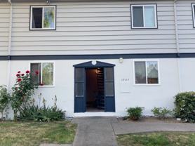 1737 Ross Cir #4 - Photo 1 of 1