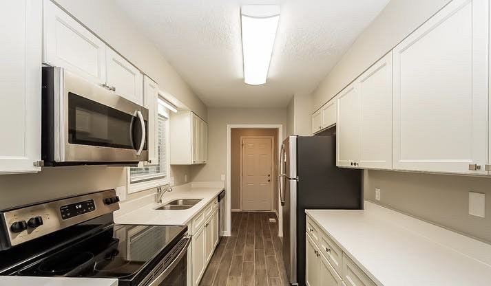 8401 Deep Valley Rd - Photo 3 of 9