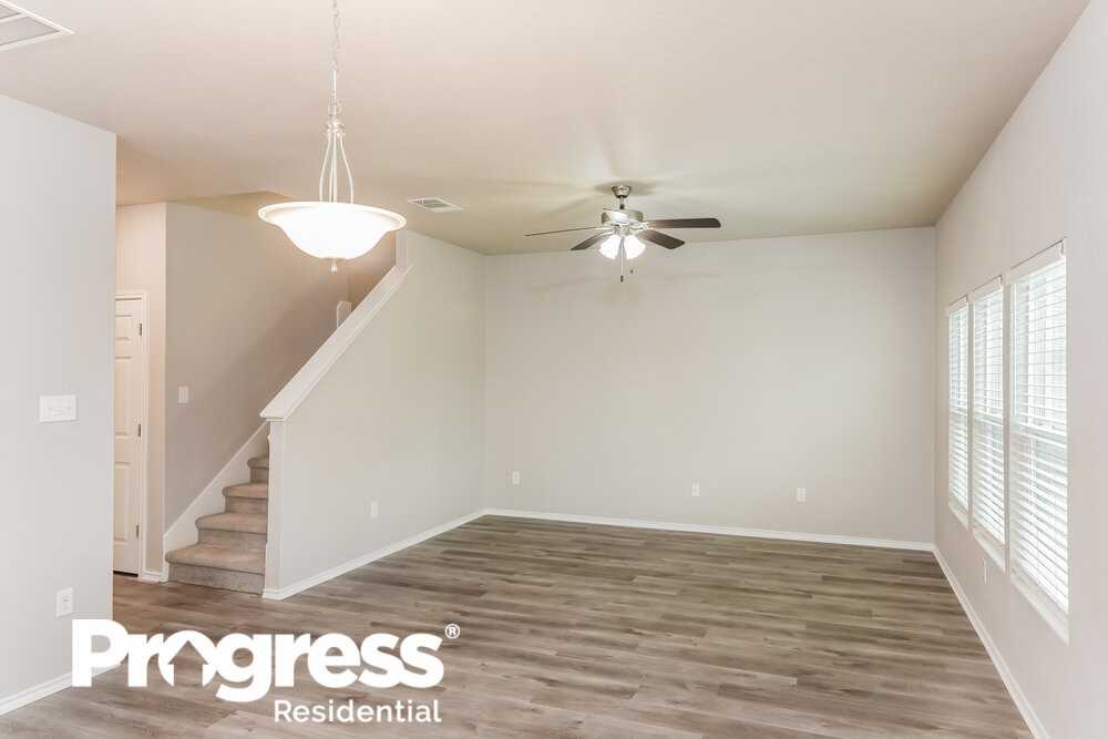 15210 Pandion Dr - Photo 3 of 12