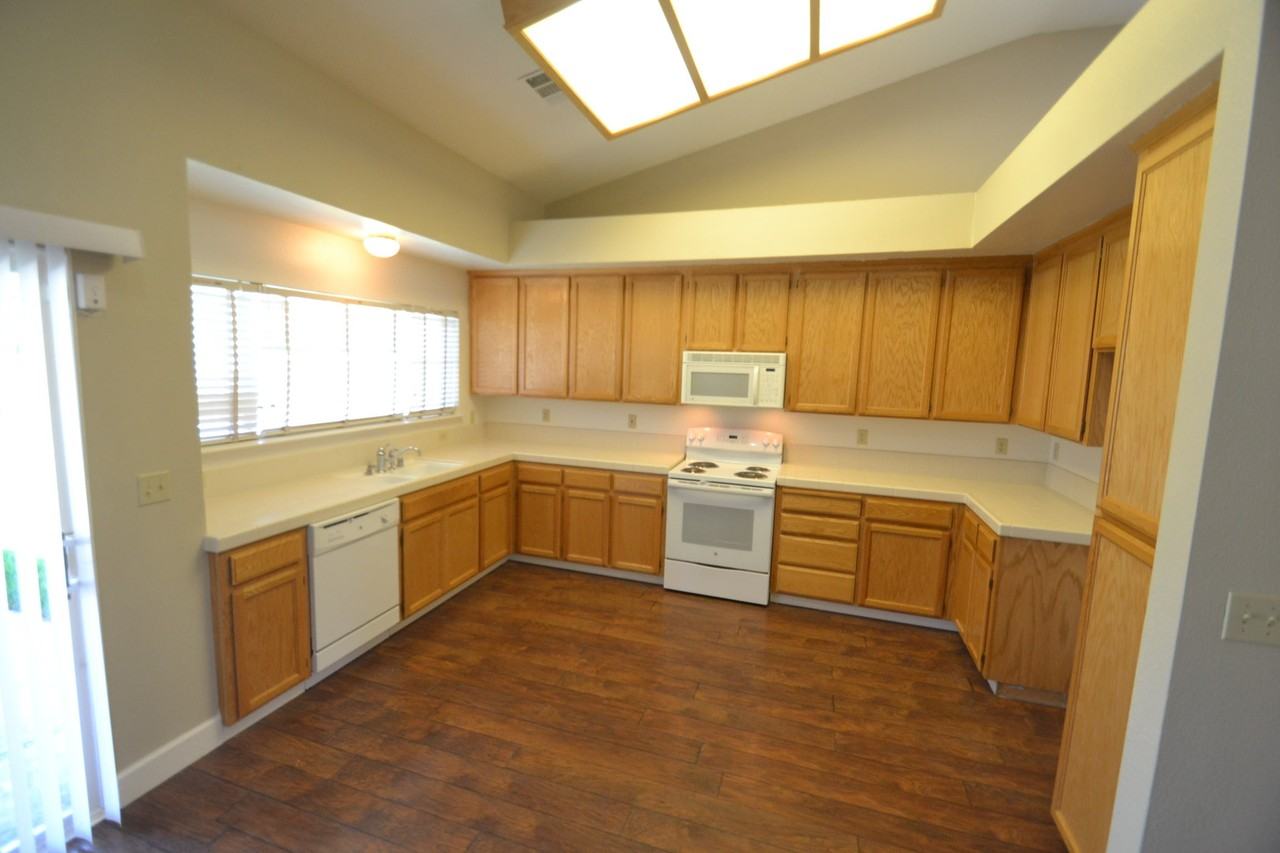 5633 Sun Glen Dr - Photo 3 of 11