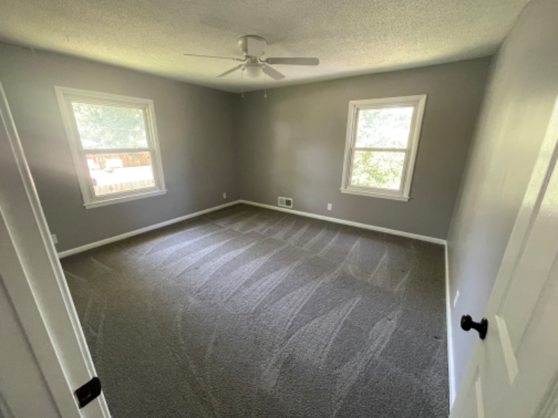 106 W 8th St - Photo 2 of 9