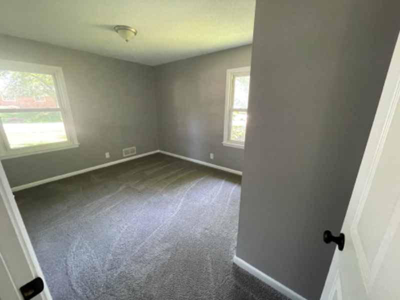 106 W 8th St - Photo 3 of 9