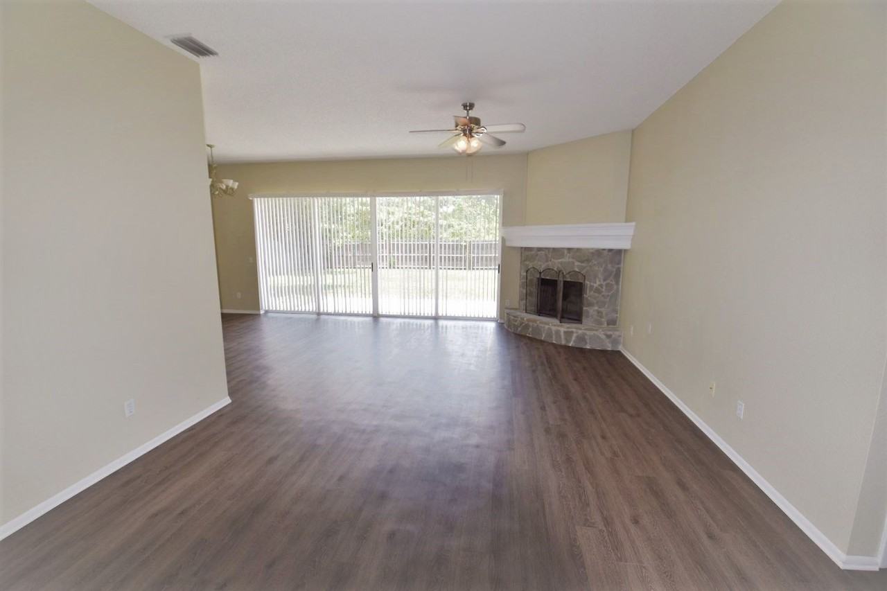 8130 Cloverglen Cir - Photo 2 of 13