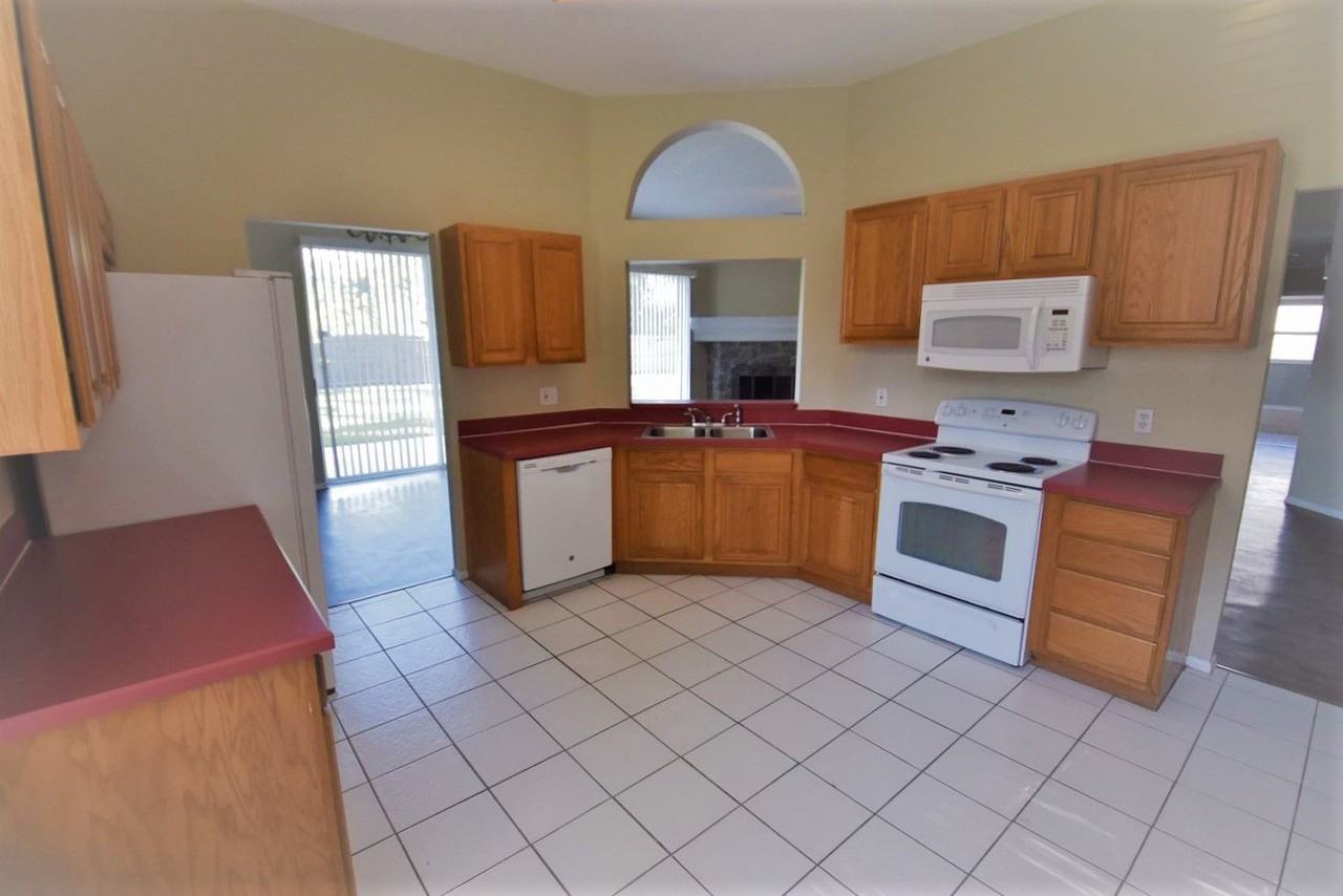 8130 Cloverglen Cir - Photo 3 of 13