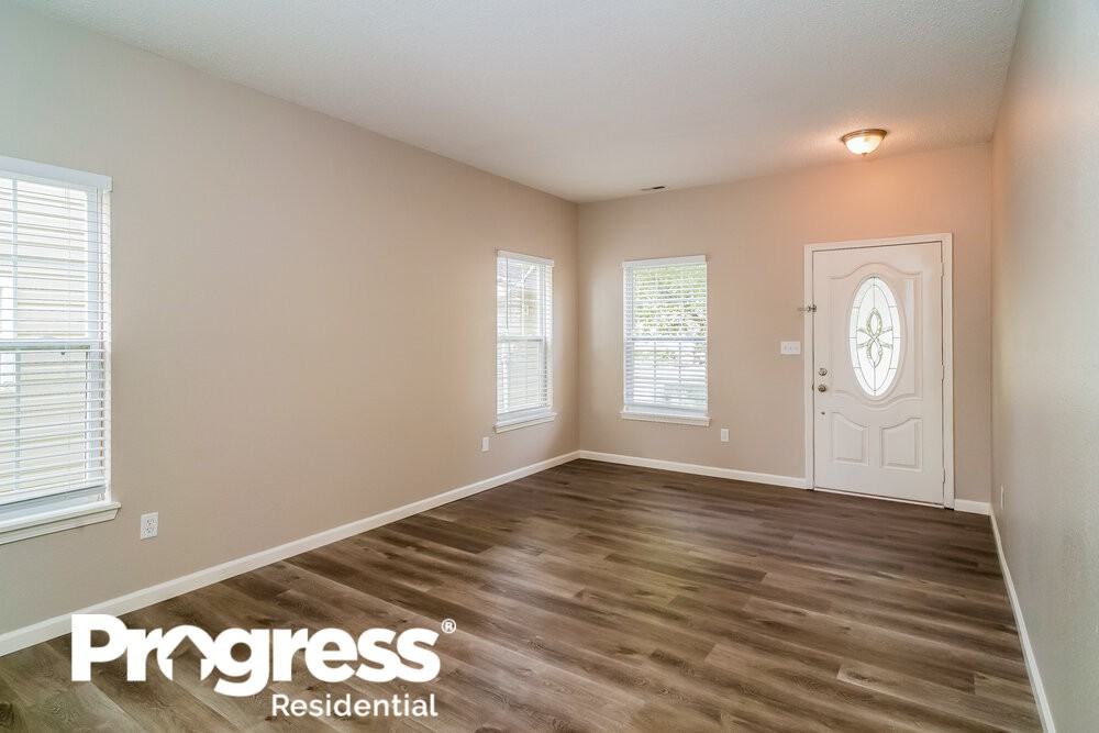 617 Sun Ridge Blvd - Photo 2 of 6