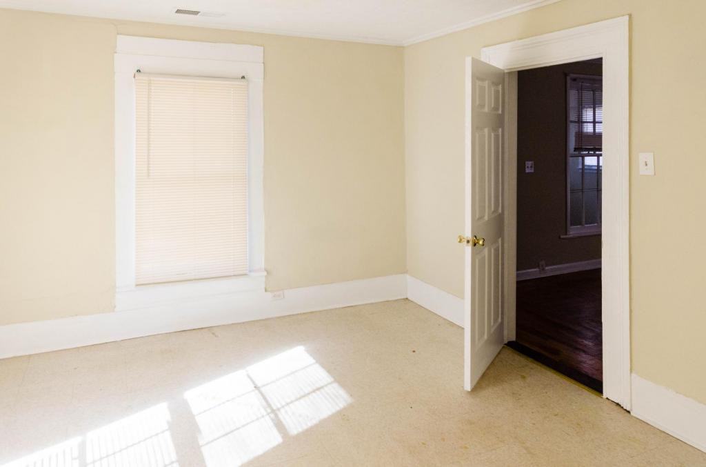 135 Honeysuckle Ln - Photo 4 of 11