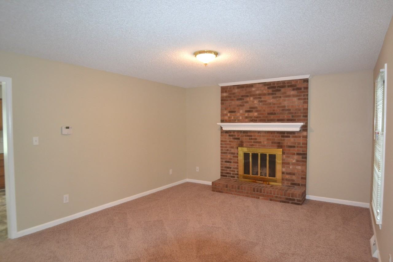 529 Regal Dr - Photo 3 of 18