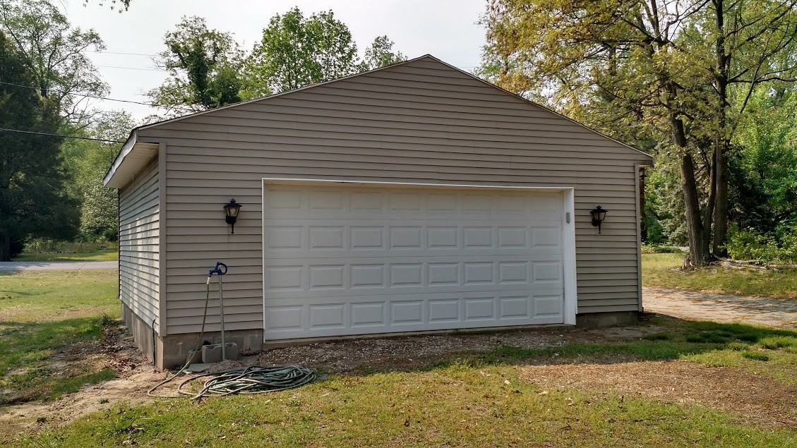 385 Edgewater Rd - Photo 2 of 14