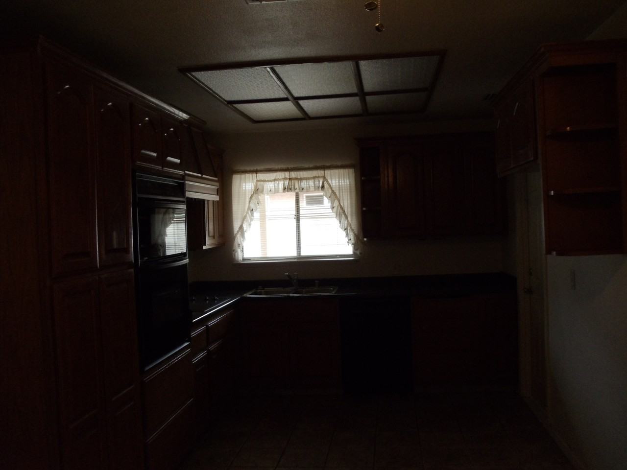 9946 Fox St - Photo 3 of 11