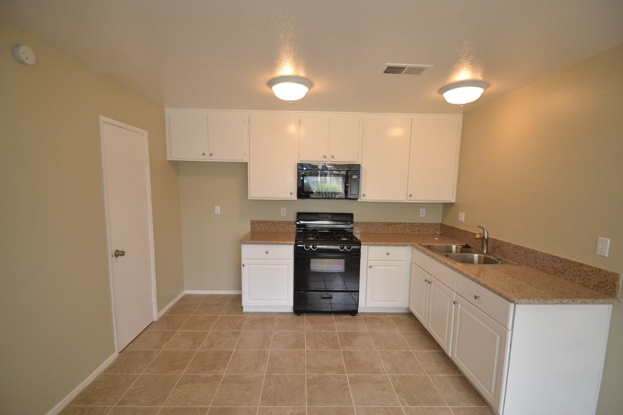 2440 El Dorado Ave - Photo 2 of 7