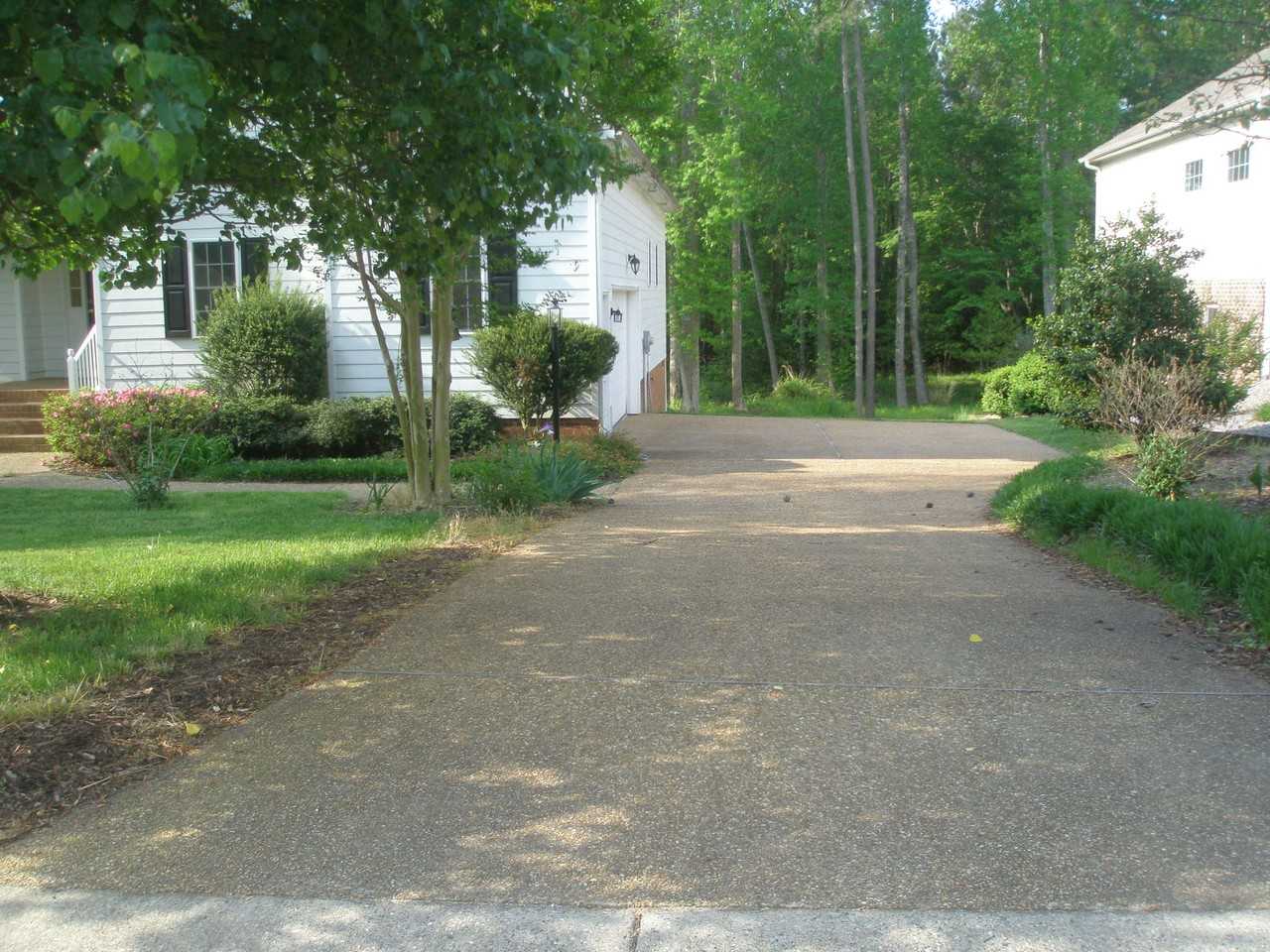 11341 Royal Ln - Photo 2 of 26