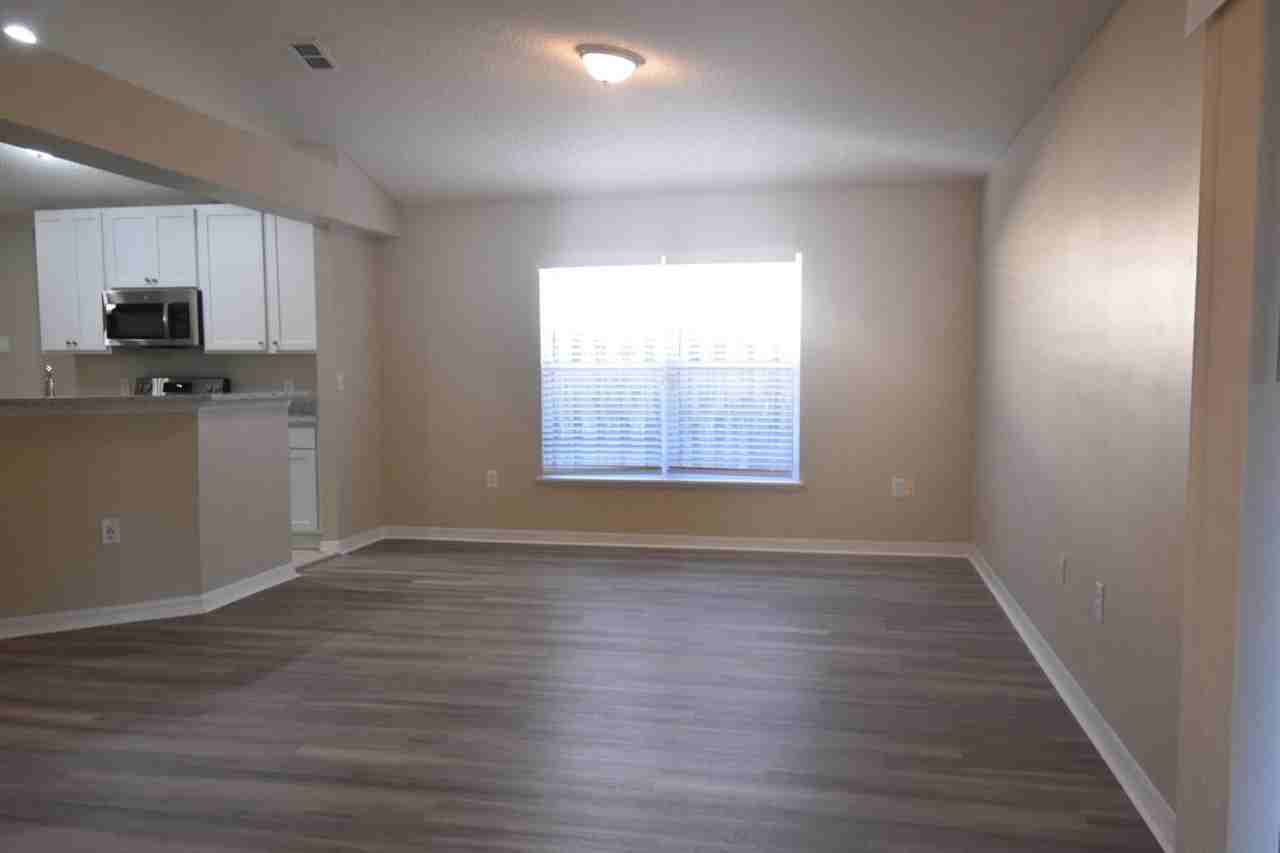 2440 Brookshire Cir - Photo 3 of 18